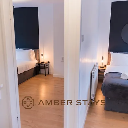 Spacious 4 Bed House In Centre, Ideal For Long Term With Free Parking * Birmingham